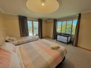 Emily St Escape, Esperance
